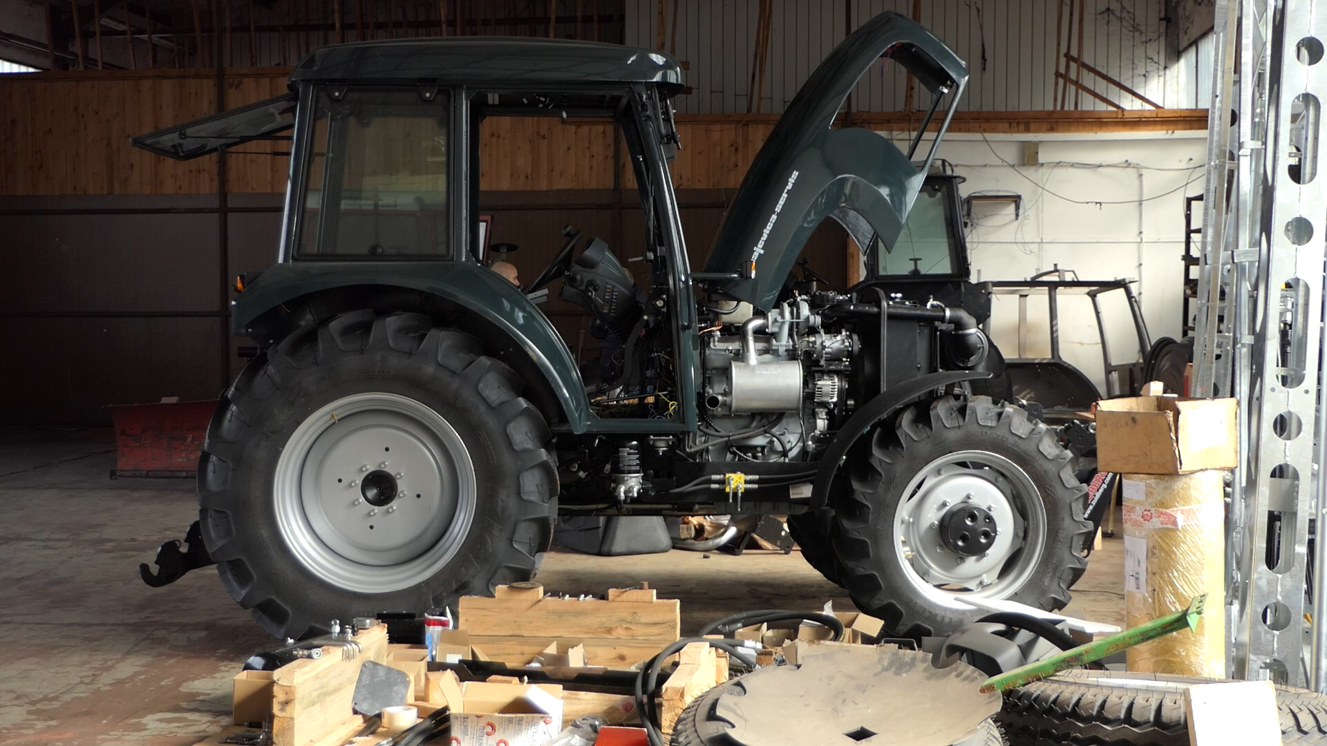 Novi traktor za sve agrotehničke mere