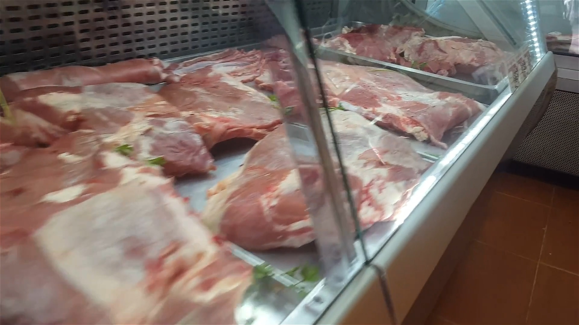 Da li Srbija proizvodi dovoljno mesa za sebe?