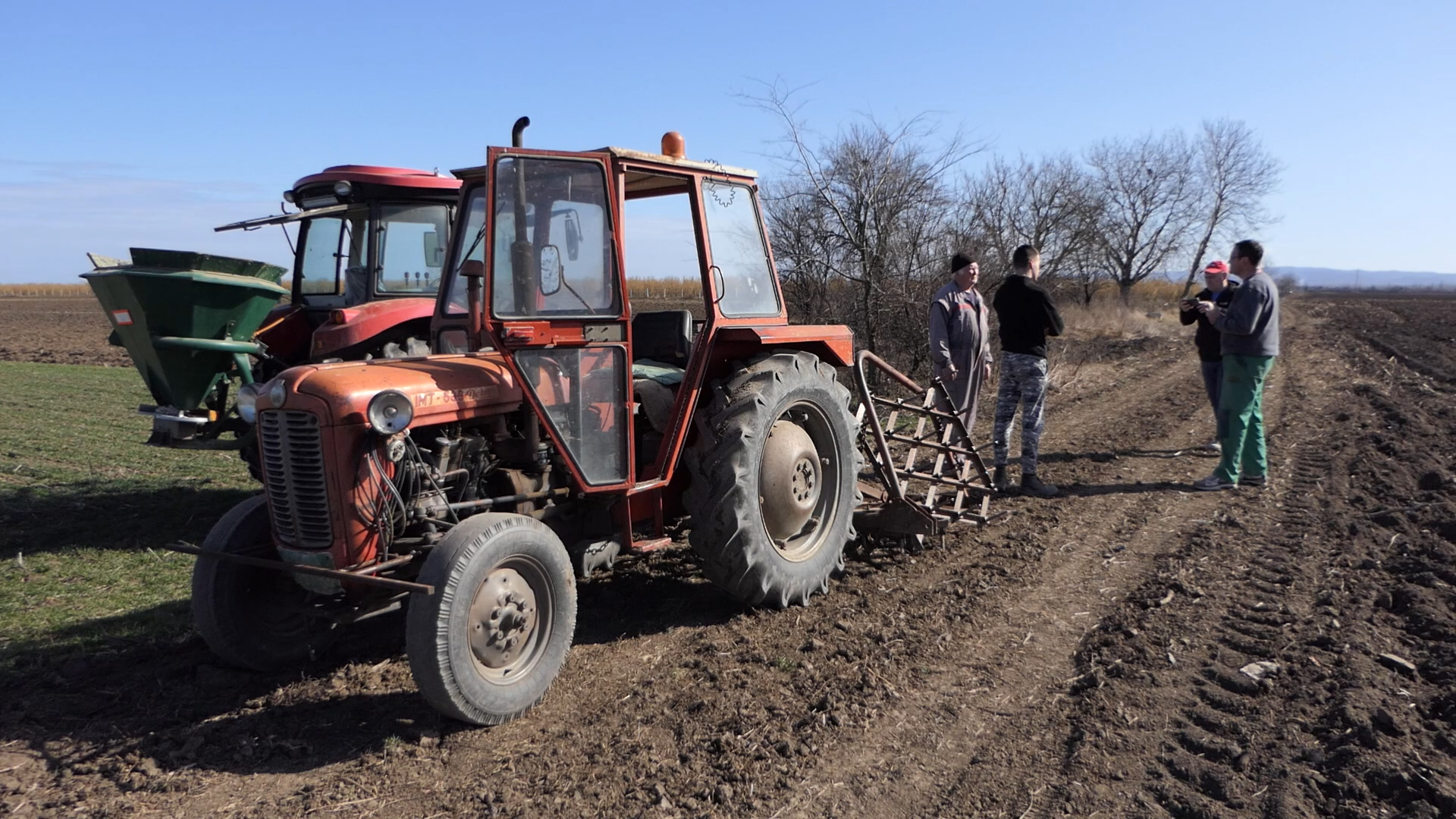 Vremešni traktori na srpskim oranicama