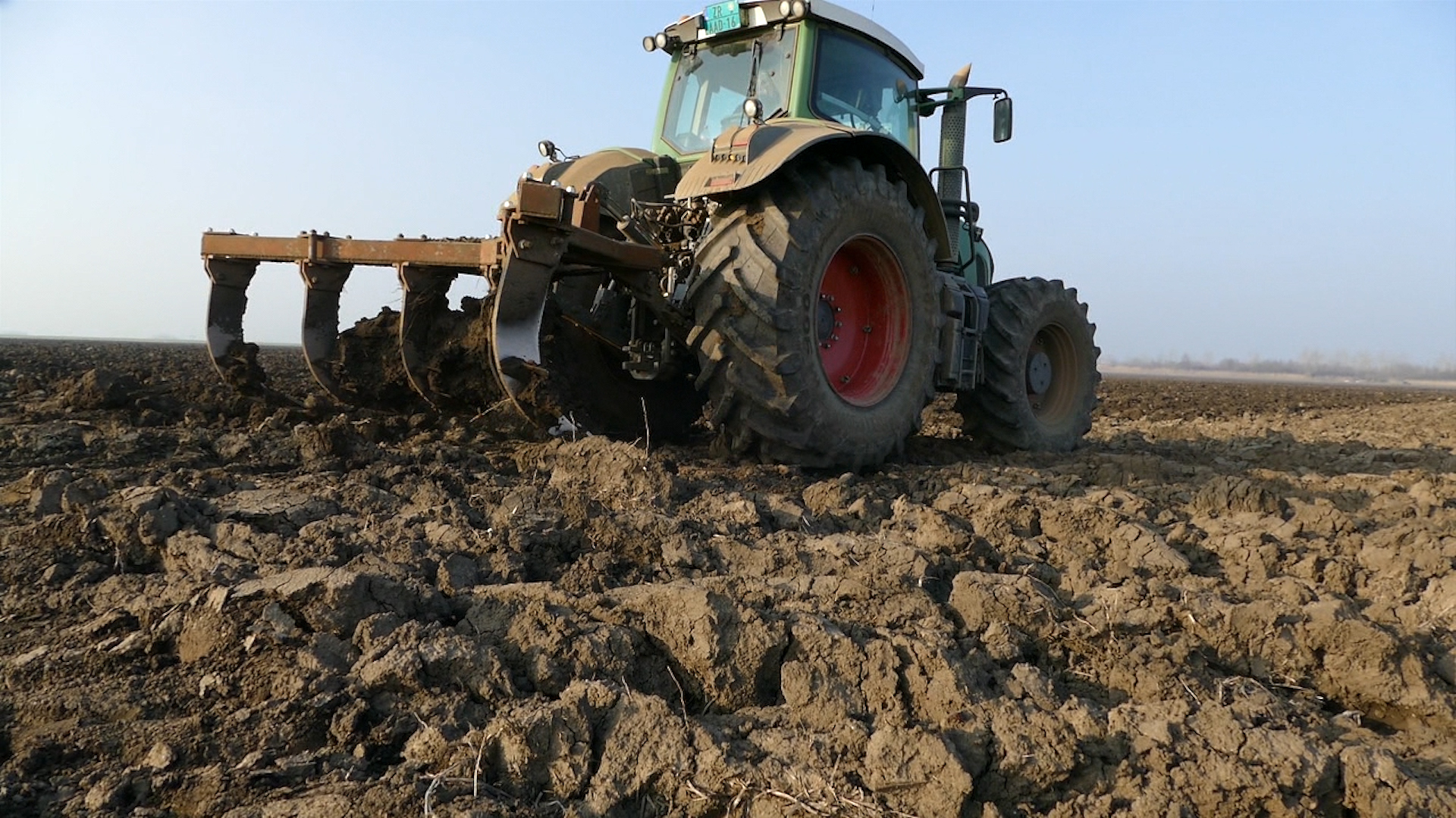 Duboko oranje važna agrotehnička mera