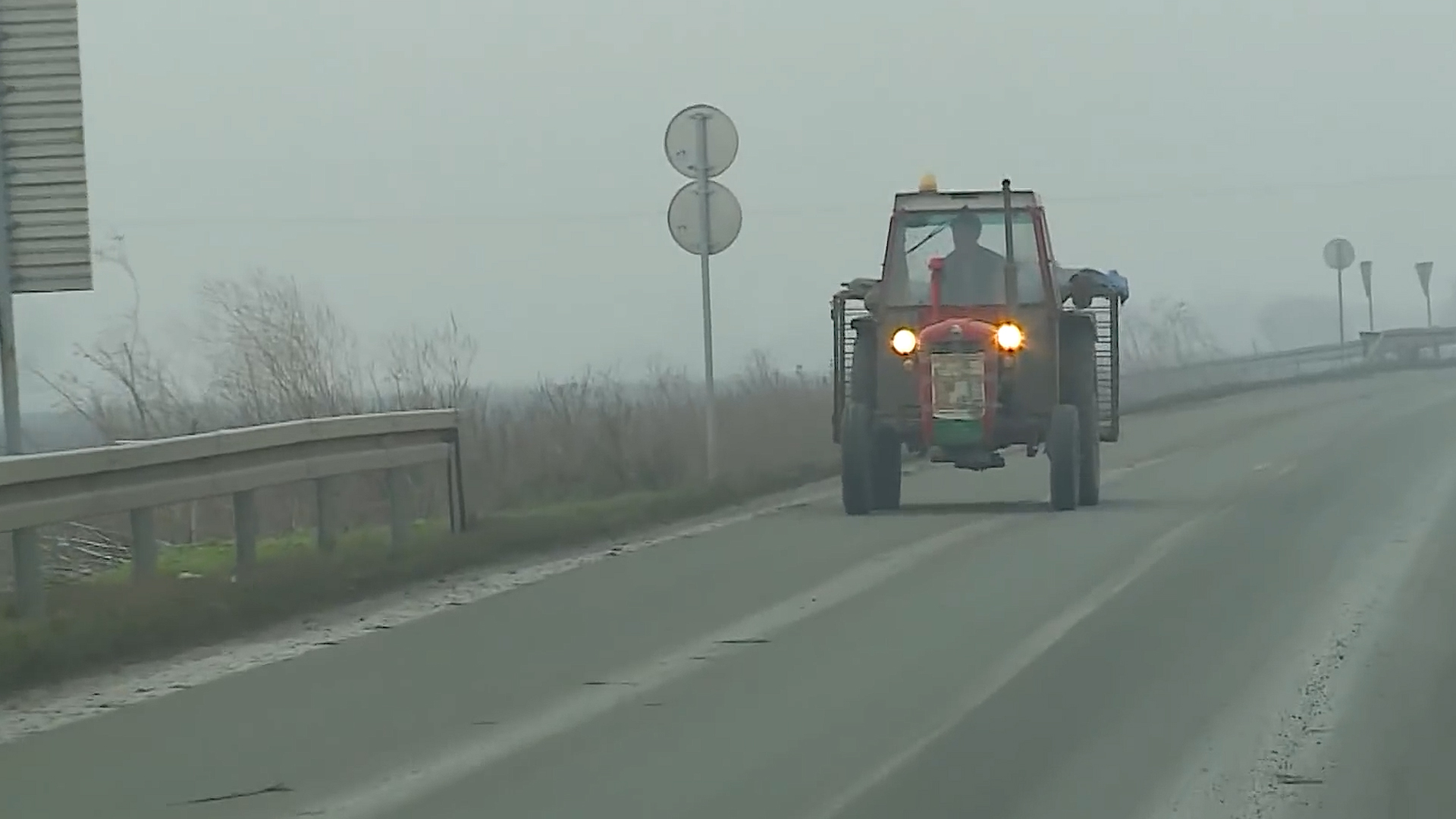 Neophodan oprez zbog traktora na lokalnim putevima